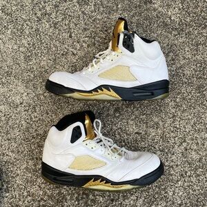 Jordan Men’s White and Gold Retro Basketball Shoes